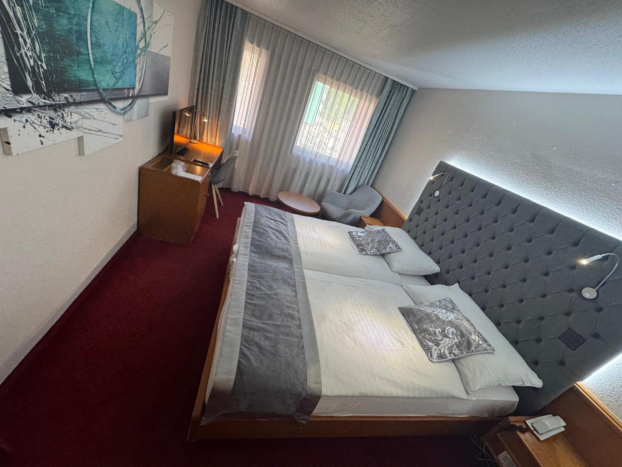 Hotel Des Trois Rois Le Locle Zewnętrze zdjęcie